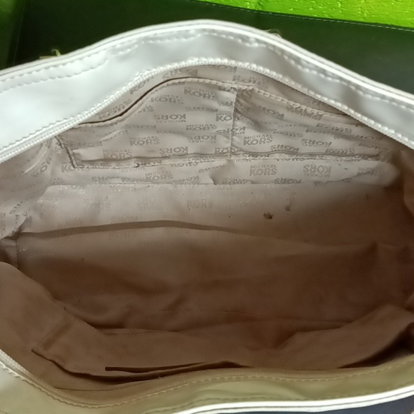 Michael Kors Gold and White Tote Bag with Structured Design - Picture 4 of 5